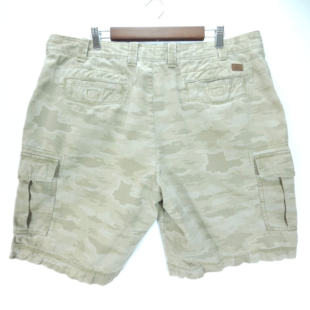 IZOD Cargo Shorts Mens 42 Tan Digital Camo Streetwear Skate Y2K Cotton Twill - Picture 2 of 8
